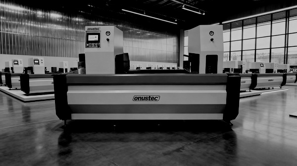 ONUSTEC-SHOWROOM-BW